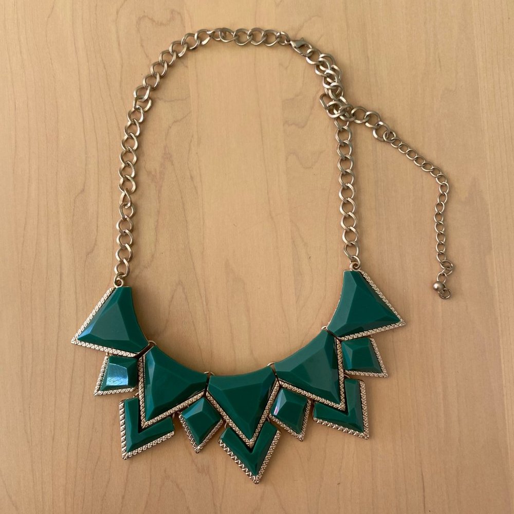 Green triangle statement necklace - Picture 2 of 2